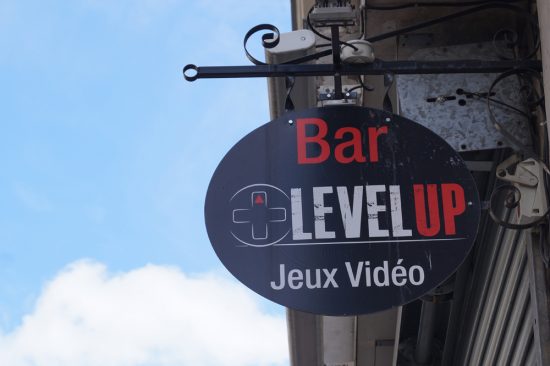 3 Spots Geek Angers | Bar Level Up