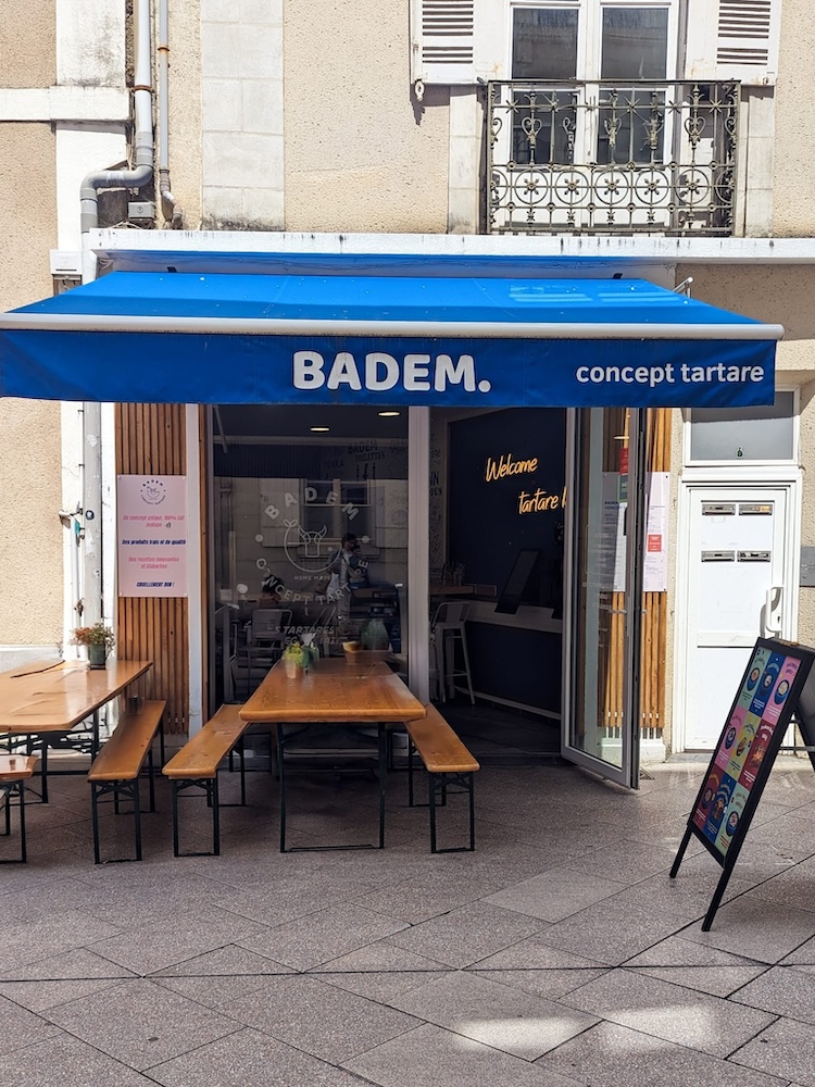 Devanture de Badem Tartare au 13 rue Pocquet de Livonnières à Angers.